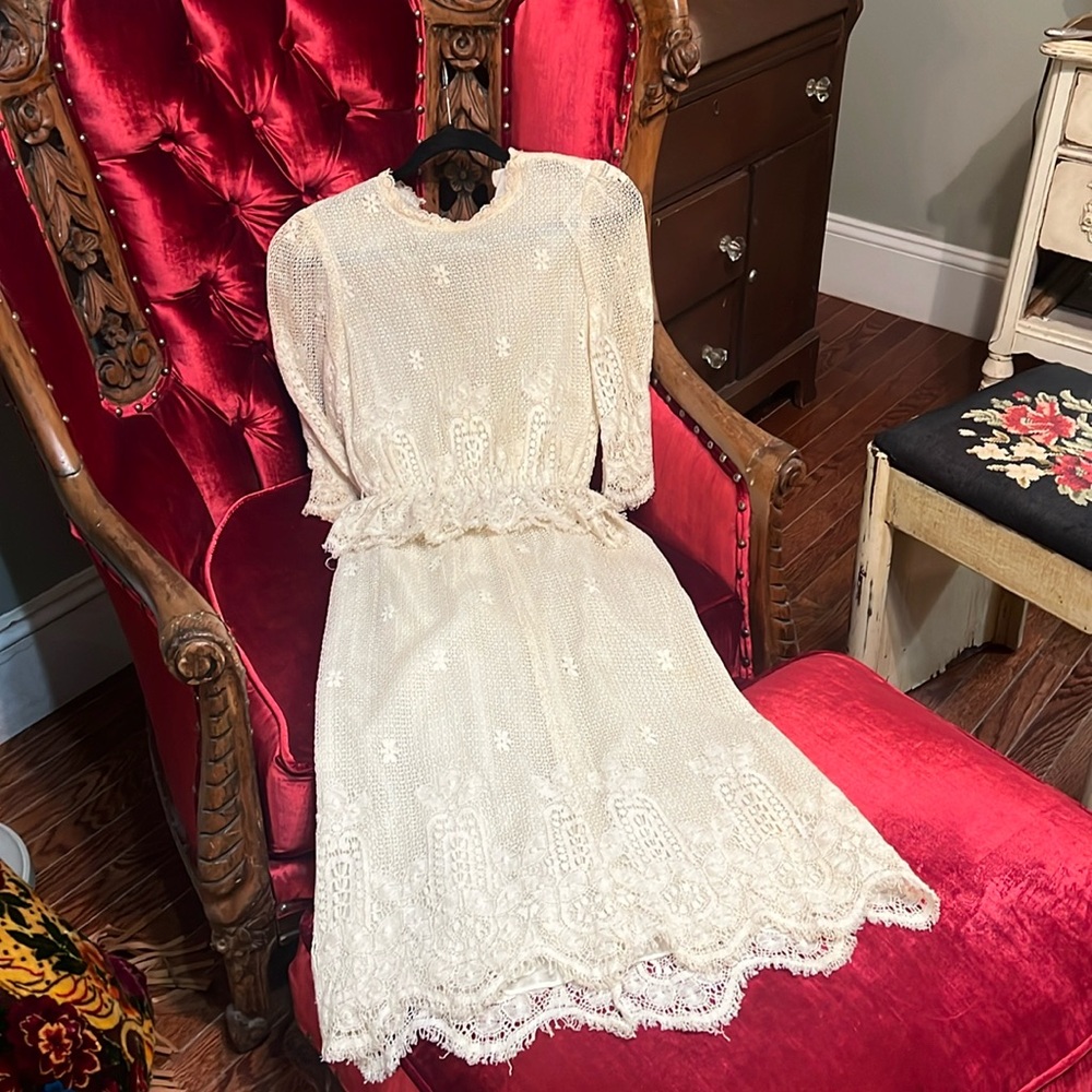 Vintage off-white size 6/8 Matching top and skirt!
